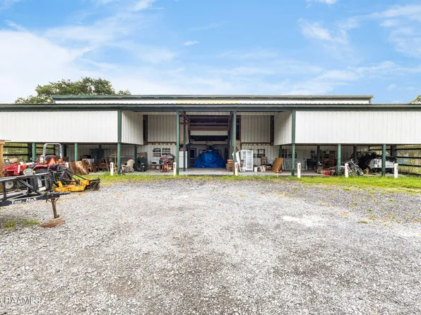 1054 Pointe Claire Dr, Saint Martinville, LA 70582