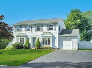 7 Tara Ln, Commack, NY 11725
