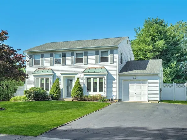 7 Tara Lane, Commack, NY 11725
