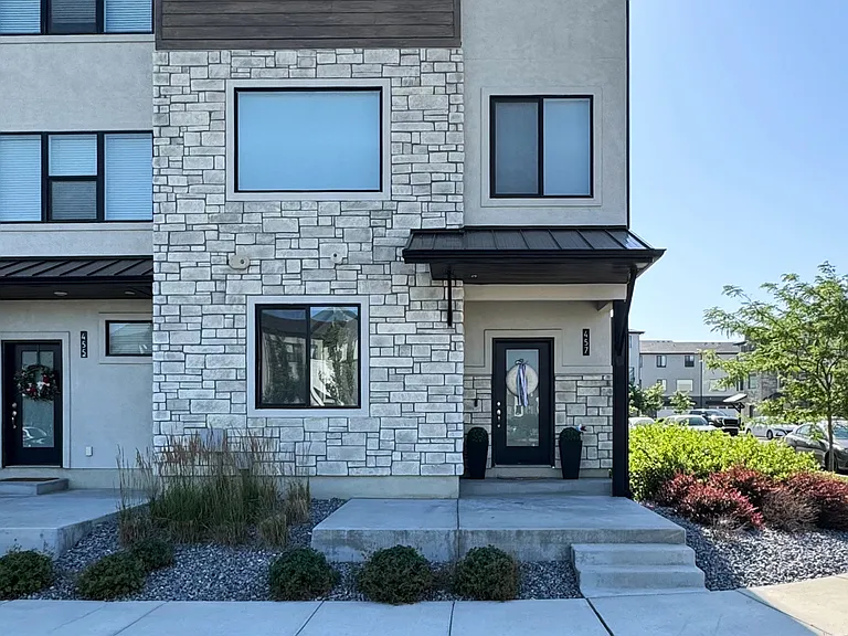 457 S Wood Stream Rd — Photo 2