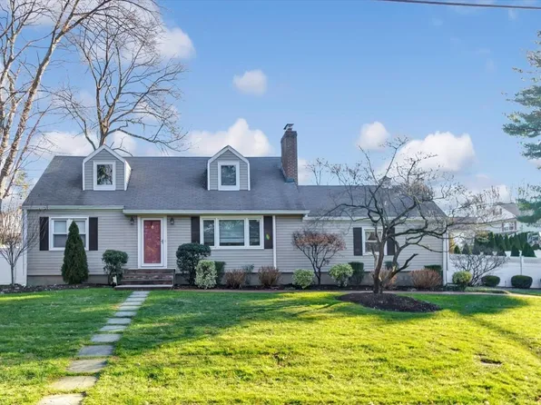 15 Macarthur Avenue, Huntington, NY 11743
