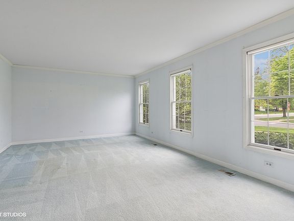 3rd image of 3063 Crestwood Ln