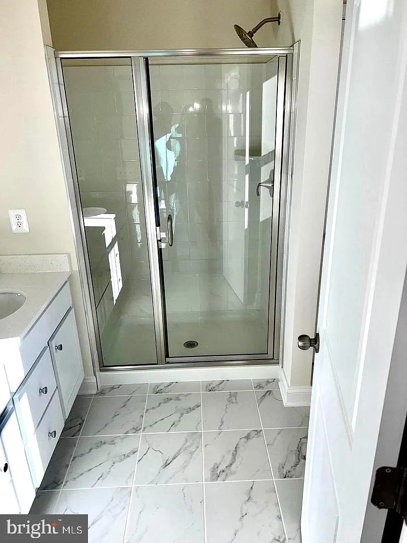 4 bed, 3.5 bath, 1920 sqft, $3,800 — Photo 4
