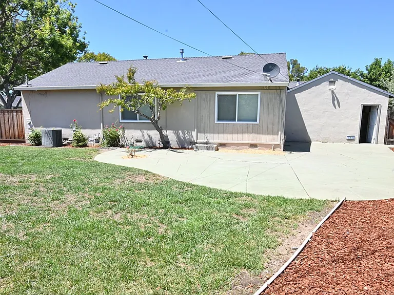 2466 Beechwood Ave — Photo 22