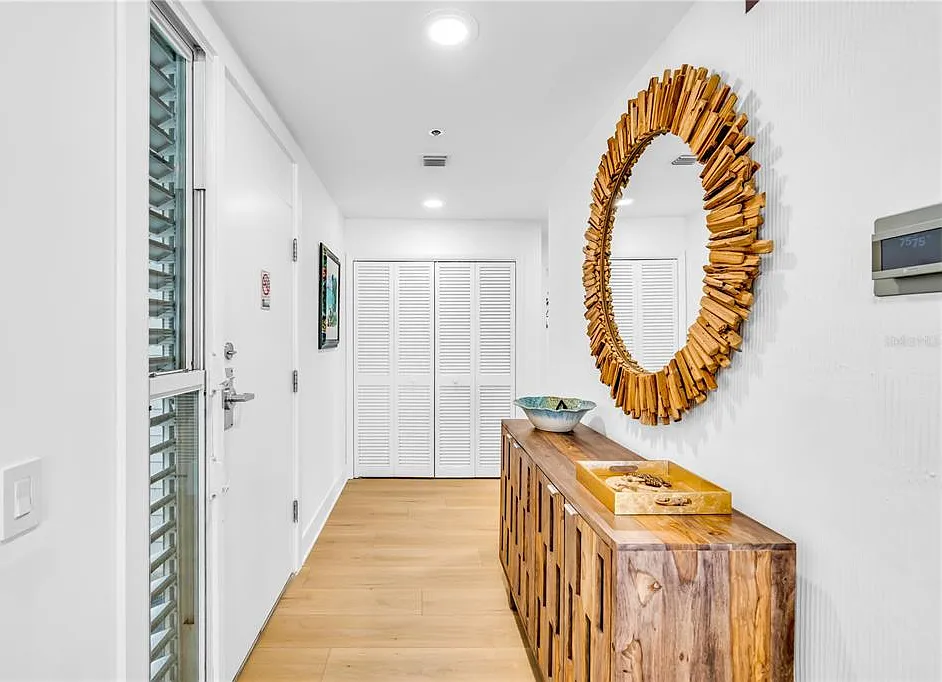 2 bed, 2.0 bath, 1514 sqft, $10,500 — Photo 3