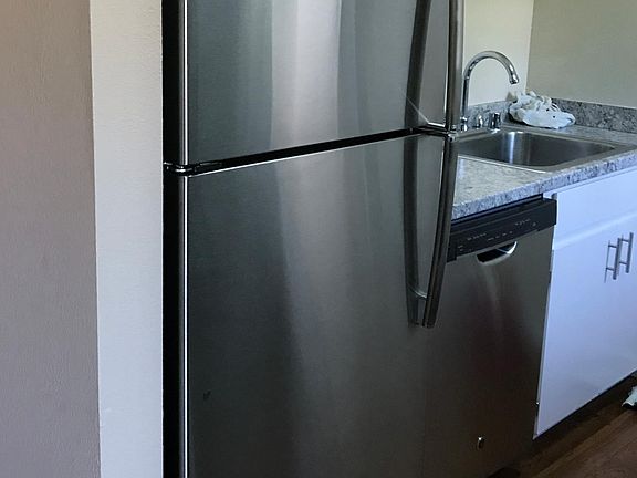 3rd image of 1121 Miramar Way APT 13