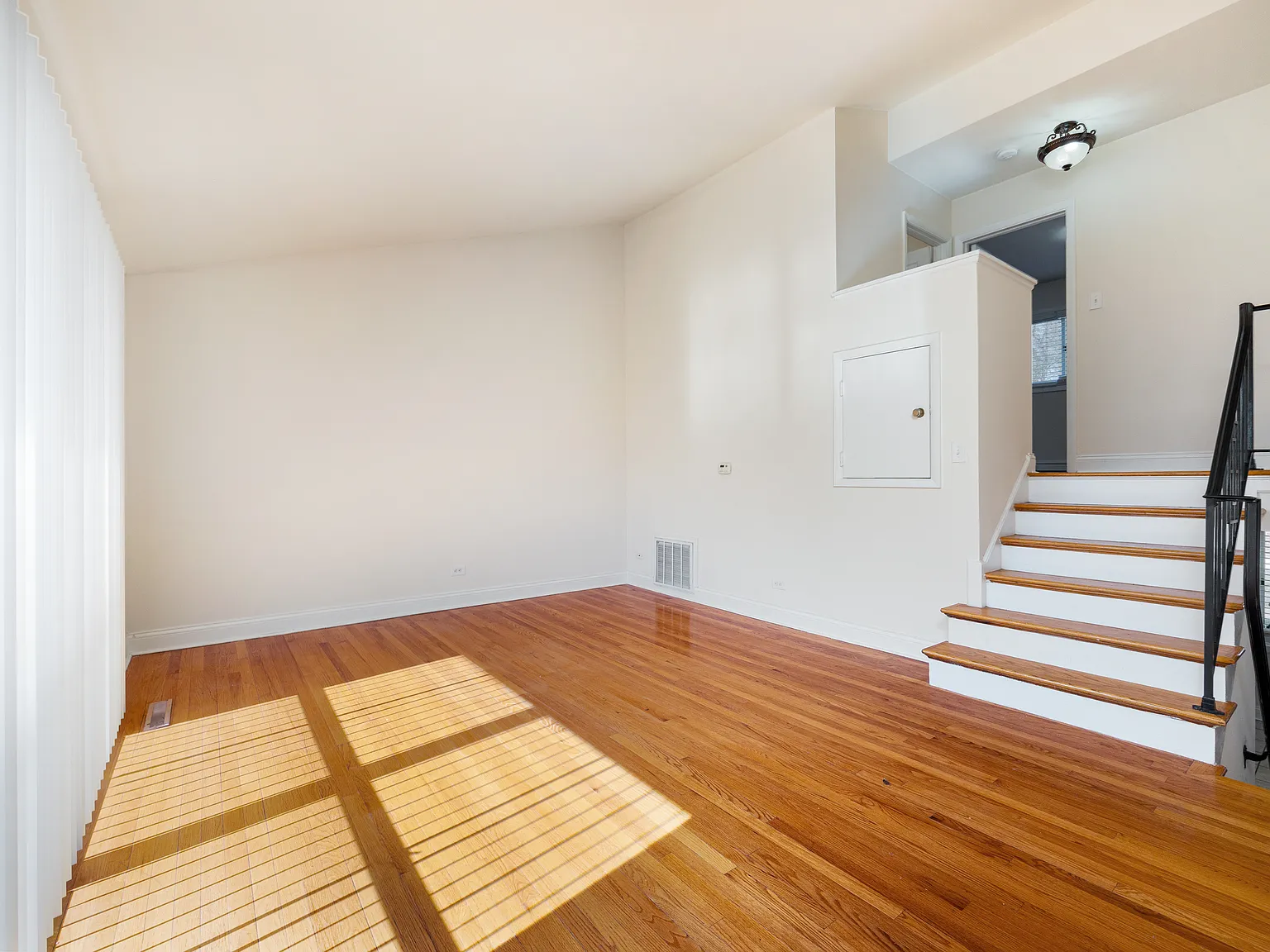 2 bed, 1000 sqft, $2,350 — Photo 2