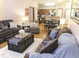 6215 NW 106th St, Johnston, IA 50131