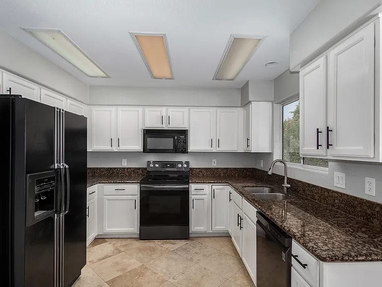 1320 E Charleston Ave — Photo 10