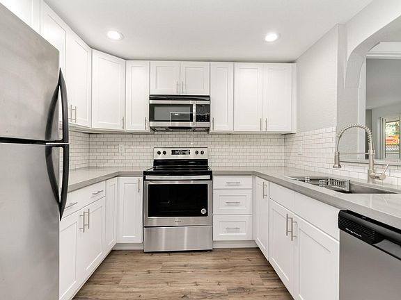 2nd image of 12690 NE 10th Pl #103
