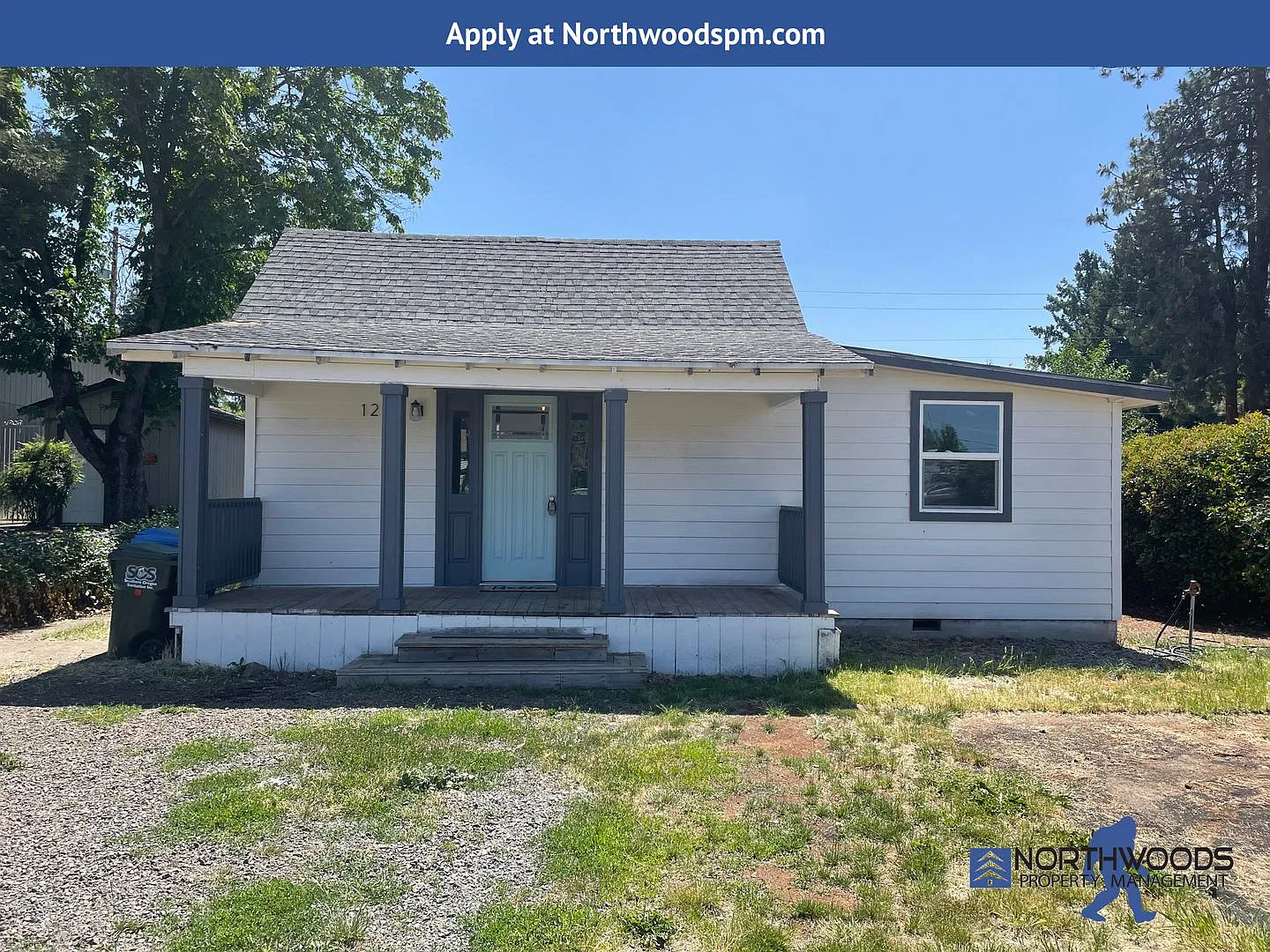 Cozy 3 Bedroom 1 Bath Home in Beautiful Eagle Point — Photo 1