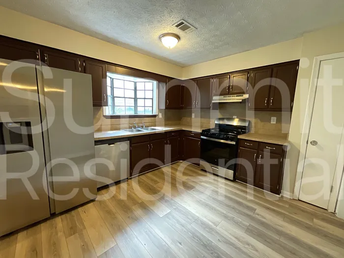 245 Windemere Way — Photo 5