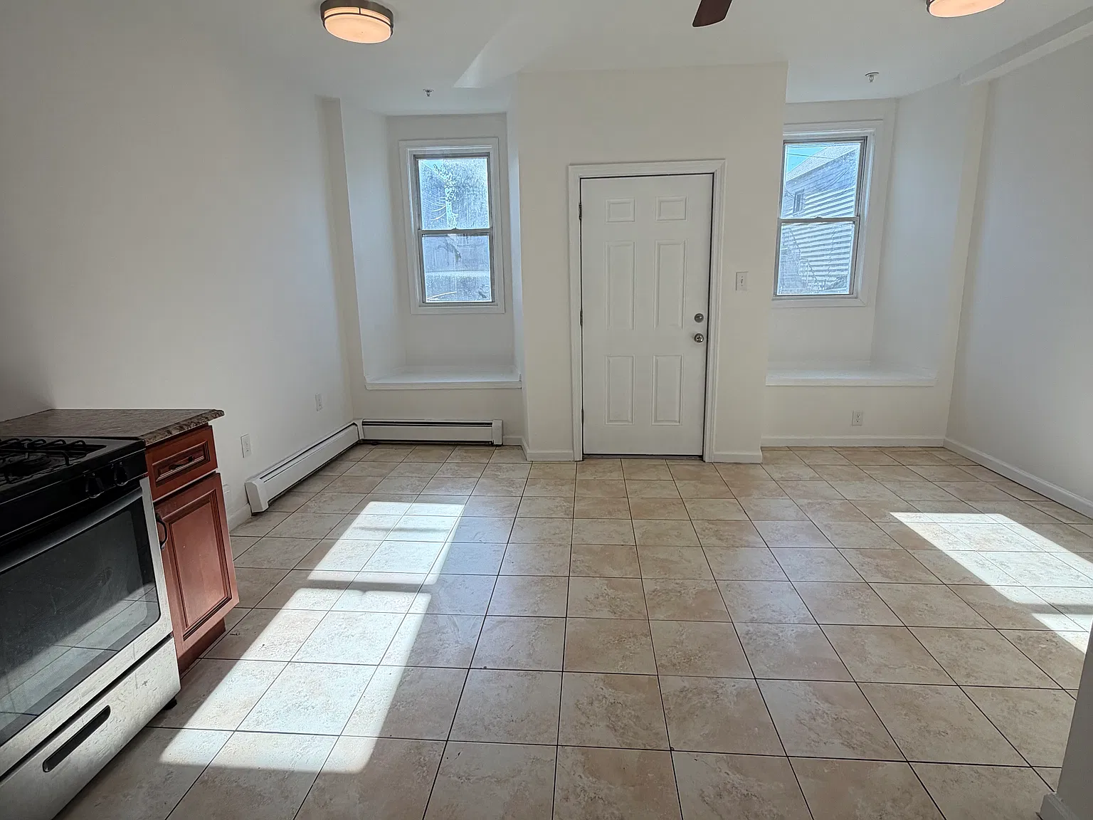 2 bed, 750 sqft, $2,100 — Photo 2