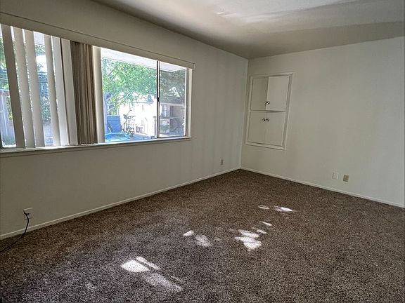 3rd image of 800 18th St APT 9