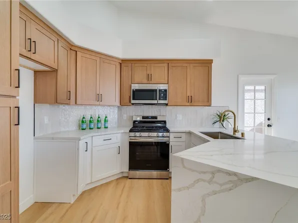 5225 W Reno Ave Unit 215, Las Vegas, NV 89118