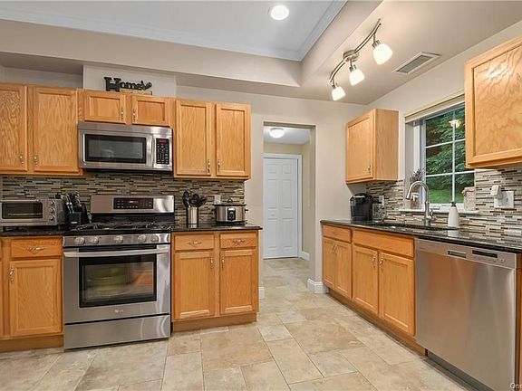 4th image of 126 Scenic Dr W