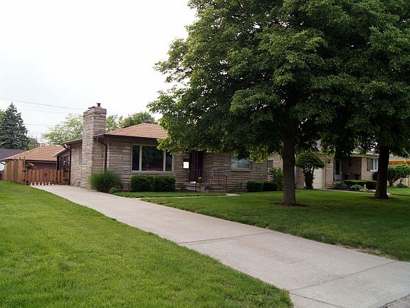 From Layman Ave (deadend st)