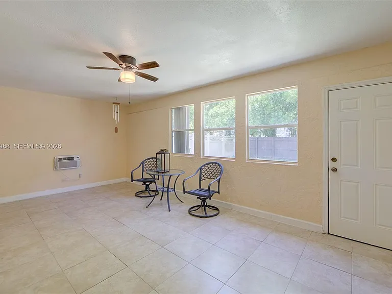 9039 NW 21st Ct — Photo 18