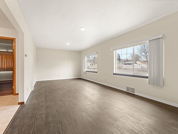 3rd image of 4401 N Best Rd