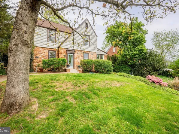 6050 Woodmont Rd, Alexandria, VA 22307