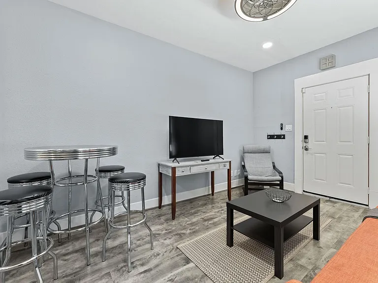 412 Drew St #1 — Photo 3