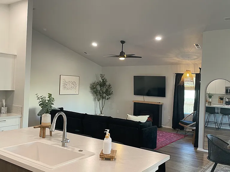 902 E 18 N — Photo 3