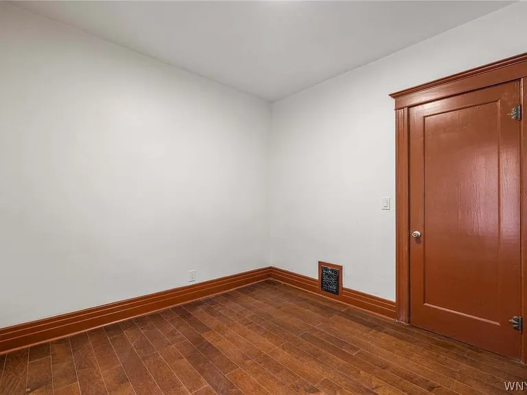 189 Hughes Ave — Photo 14
