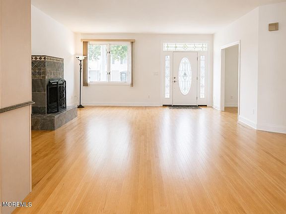 5th image of 827 13th Avenue