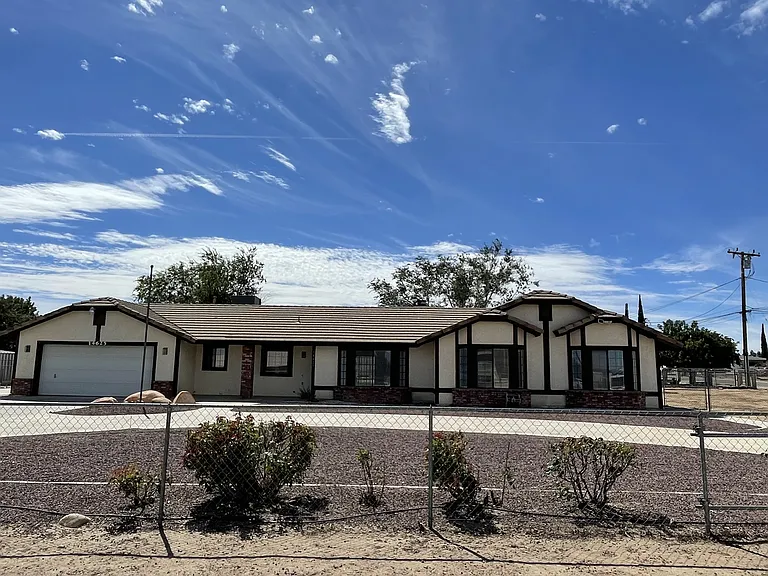 14625 Live Oak St — Photo 1