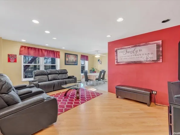 42-30 Douglaston Parkway #1C, Douglaston, NY 11363