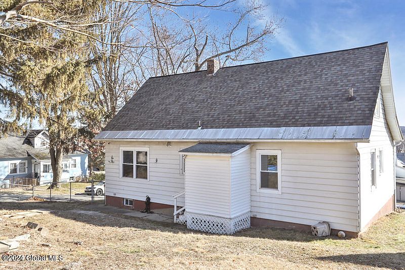 5th image of 42 Lindbergh Avenue