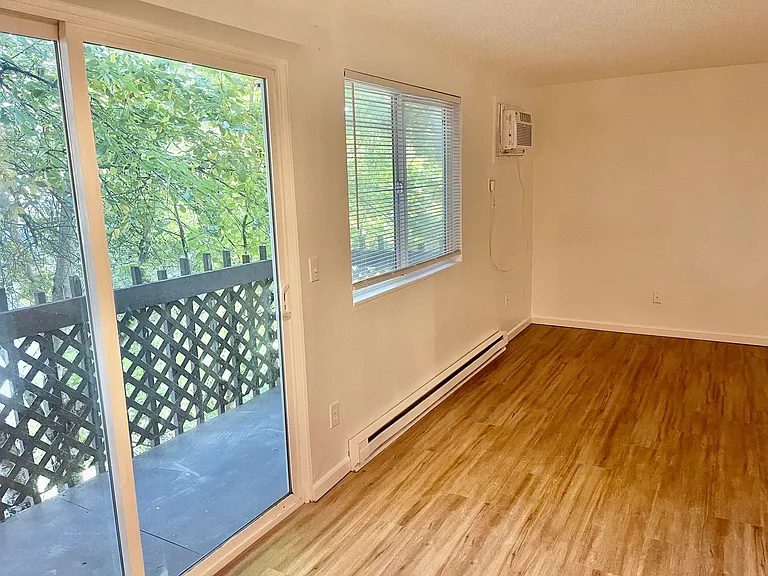 973 E 8th Ave — Photo 3