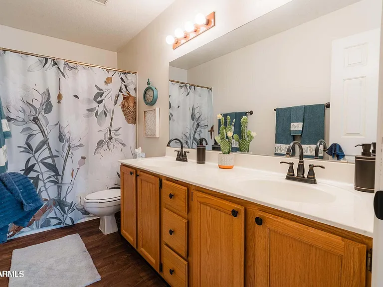 2322 E Millbrae Ct — Photo 29
