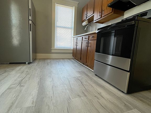 2nd image of 125 W 20th St #B