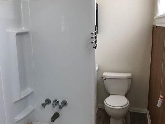 4th image of 300 N Cannon Ave