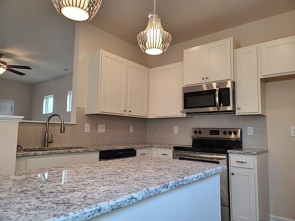 4th image of 202 Timberline Oak Dr