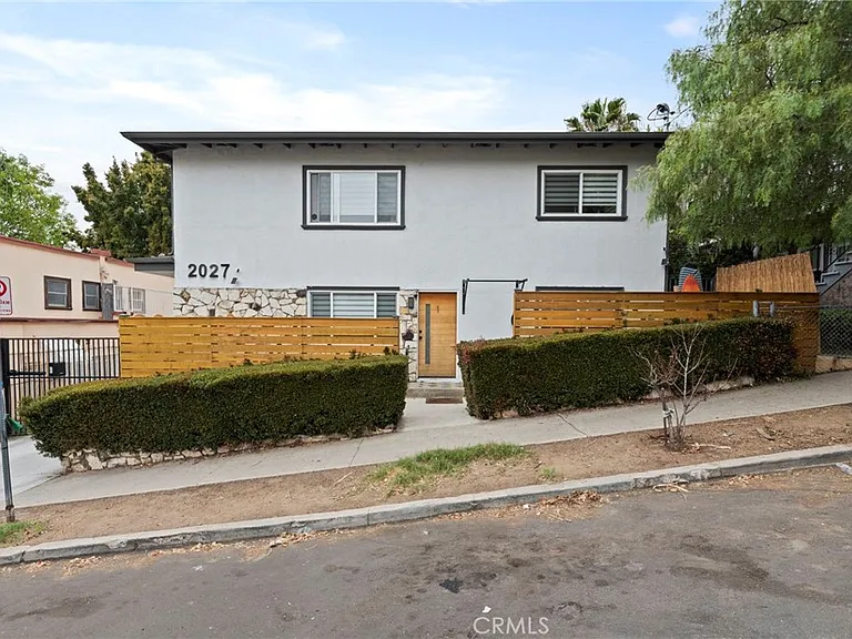 2027 Vista Del Mar St #3 — Photo 2
