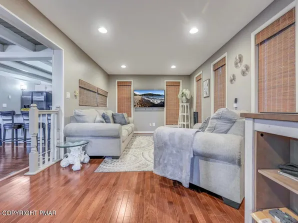 437 Westcolang Rd, Hawley, PA 18428