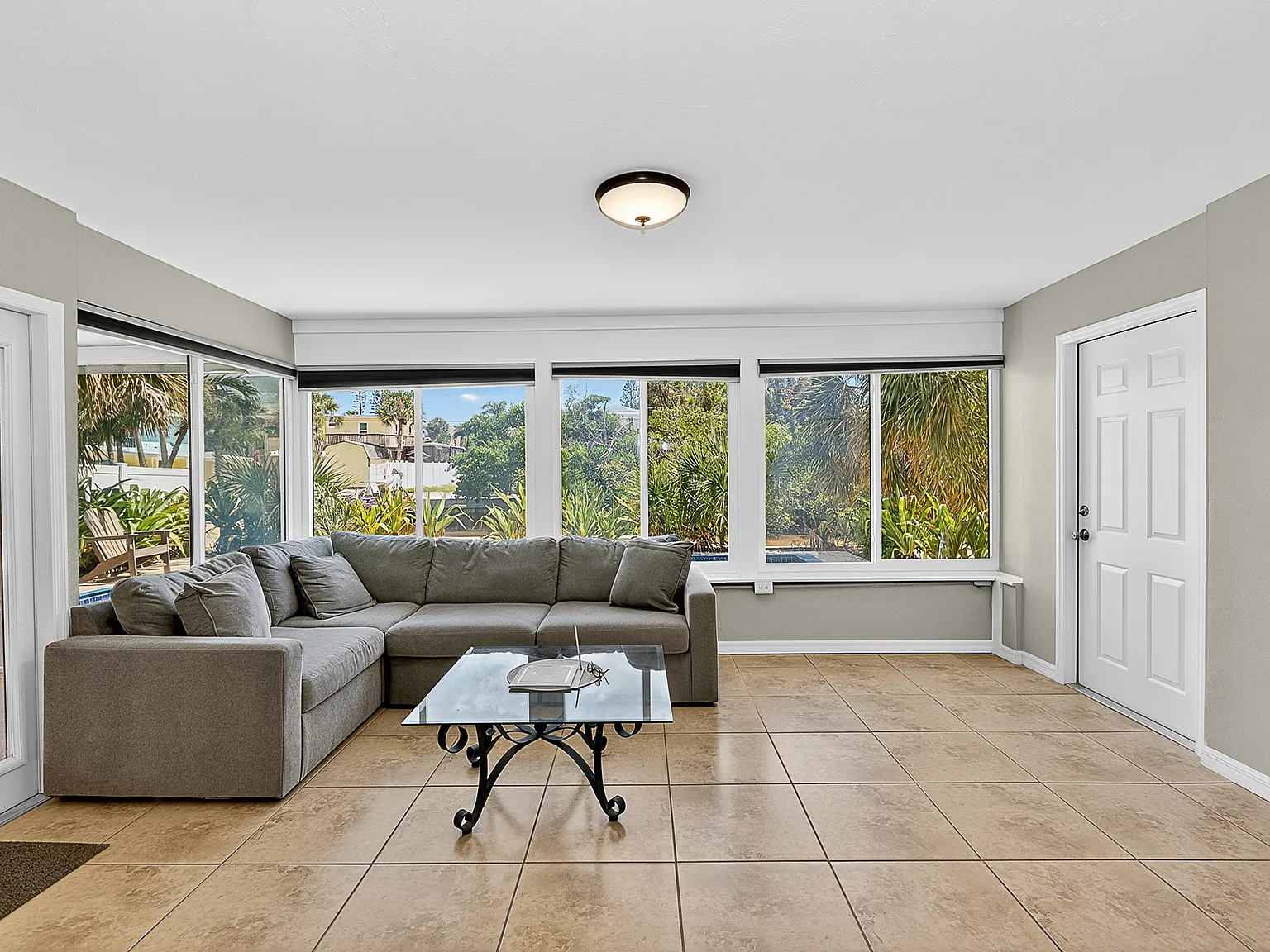 3 bed, 1813 sqft, $13,100 — Photo 2