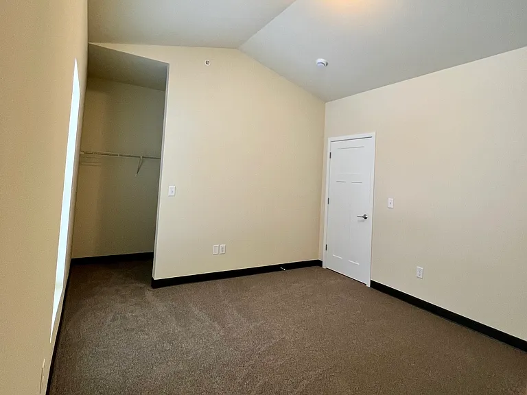 721 Meridian Dr #13 — Photo 4