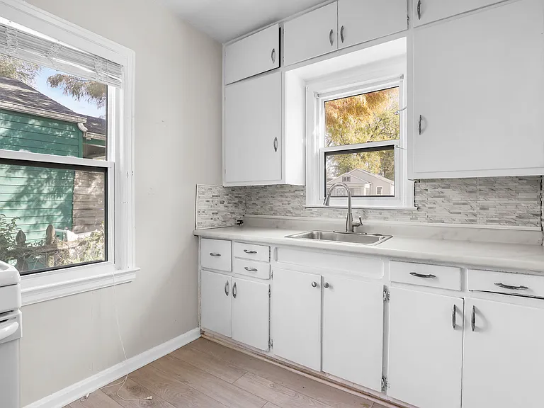 3532 Caroline Ave — Photo 10