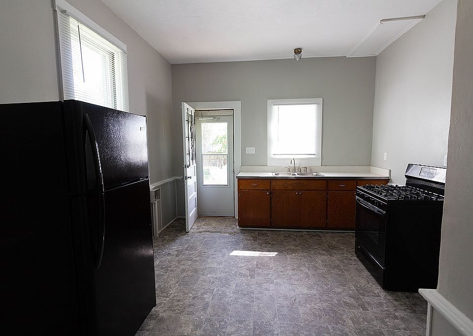 1st image of 600 S Center St