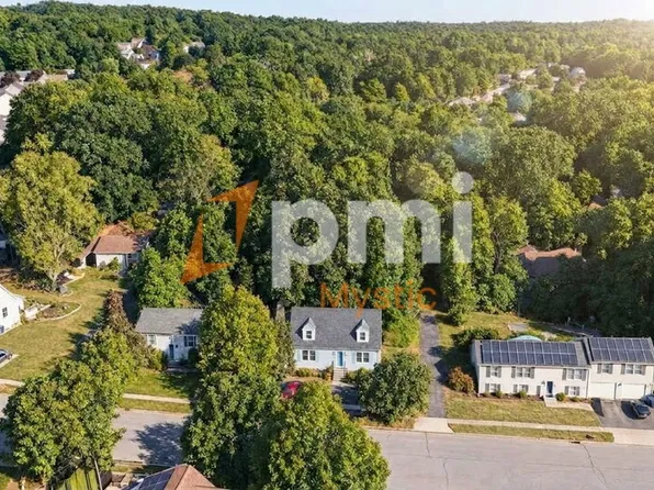 106 Deerfield Ridge Dr, Groton, CT 06355