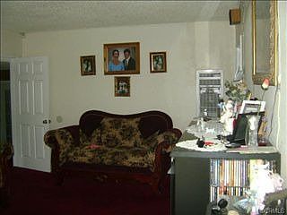 5th image of 7136 Fairfax Dr