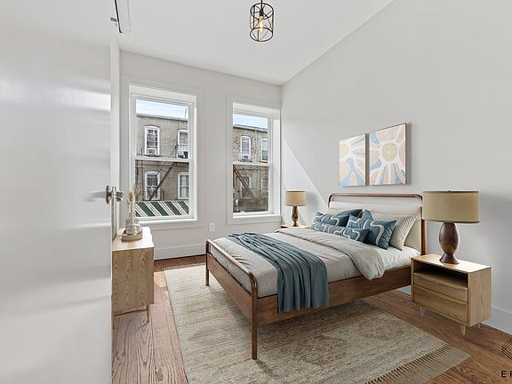 5th image of 610 Maple St #1B
