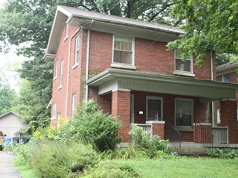 208 Shady Ln — Photo 2