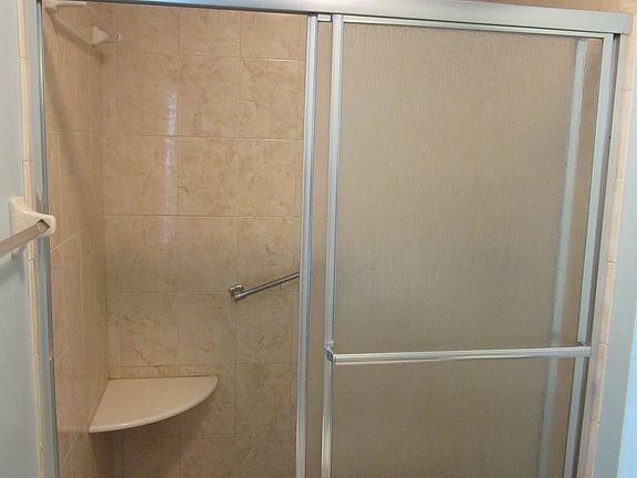 5th image of 103 Peppertree Ct