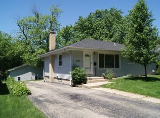 330 S Lincoln St, Westmont, IL