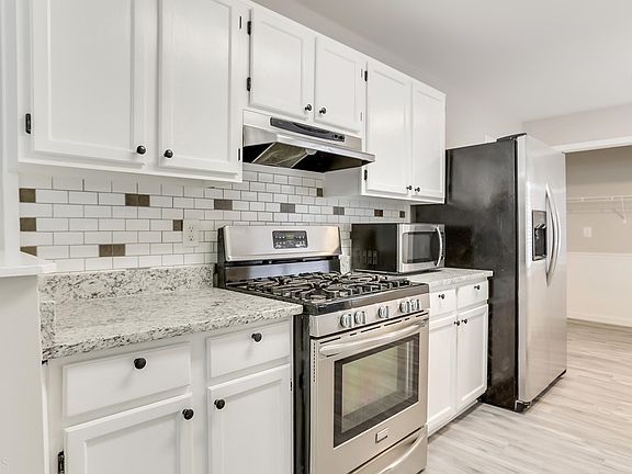 4th image of 3840 Greenbrook Dr