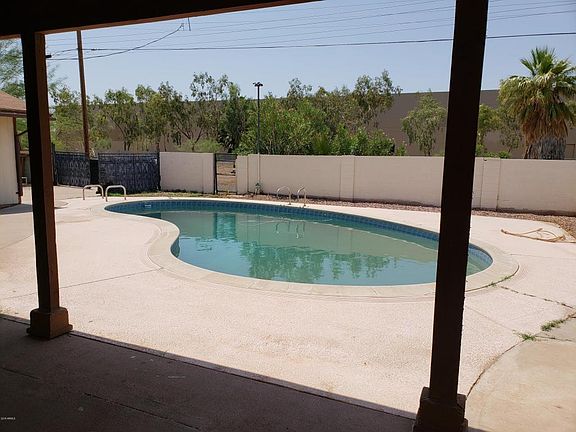 3rd image of 2808 S Dromedary Dr